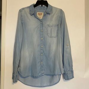 Women’s long sleeve done in button down shirt